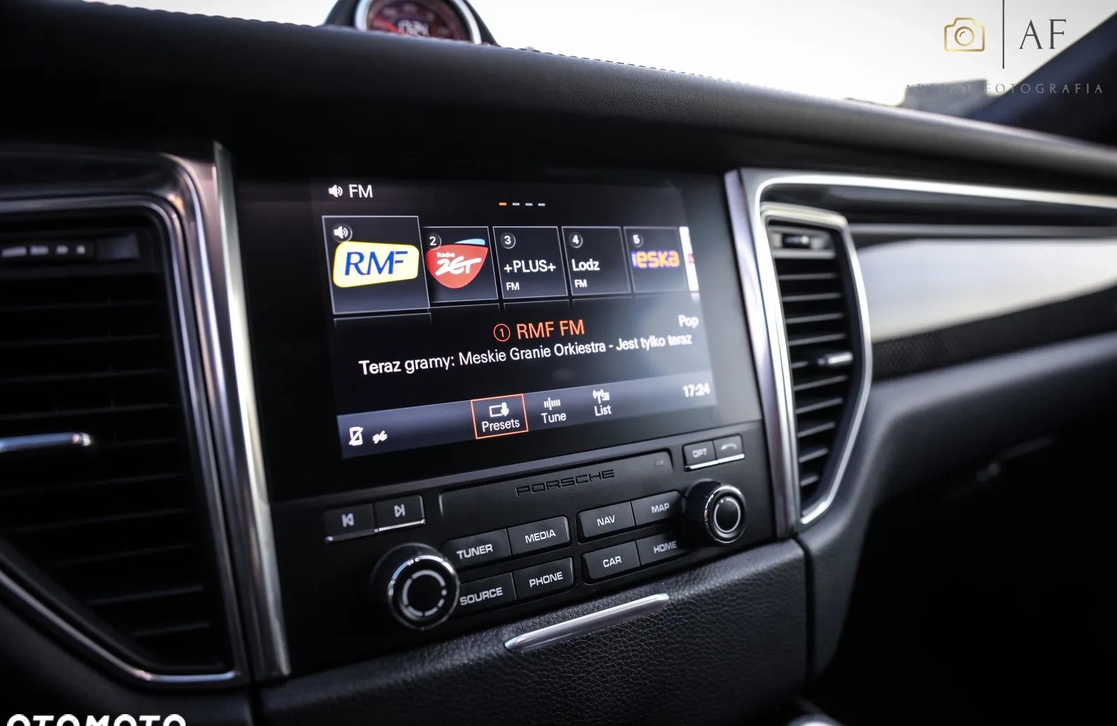 Porsche Macan cena 159900 przebieg: 189000, rok produkcji 2016 z Radom małe 781